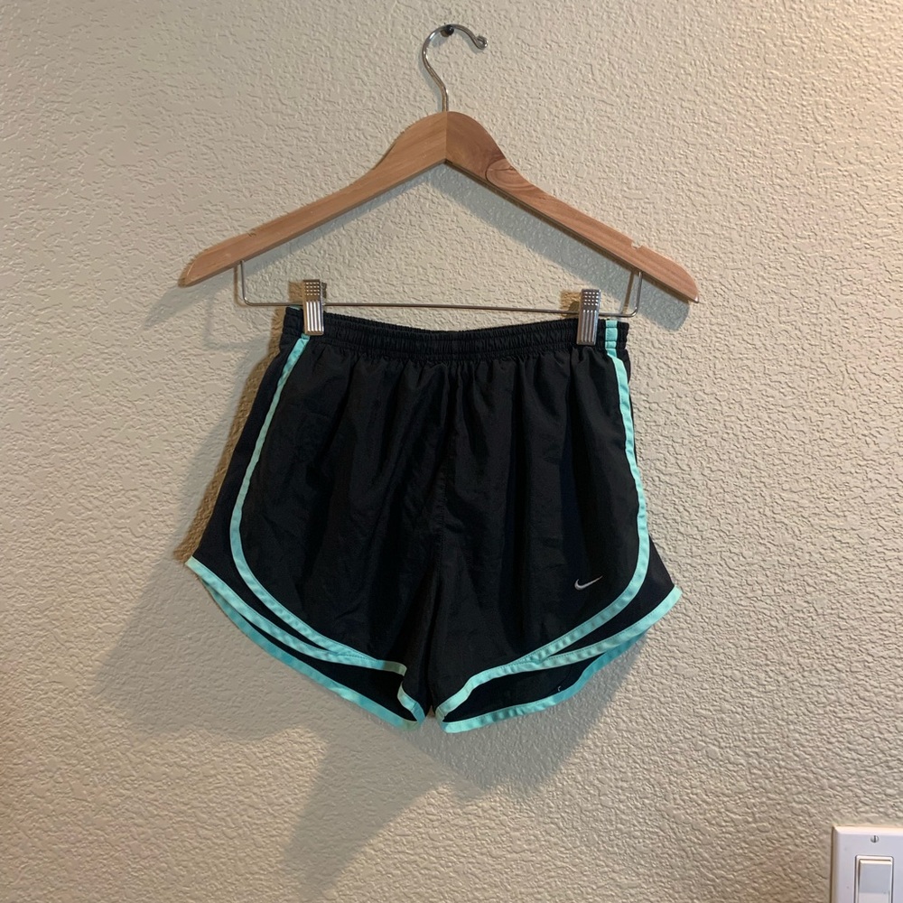 Nike Black and Green Athletic Shorts Lightweight Performance